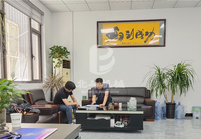 云南客户来我厂了解稻壳成人向日葵视频免费的原理和实际使用情况