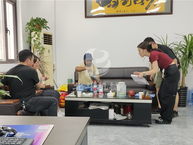 孟加拉国新客户走进向日葵视频色版下载软件安装机械